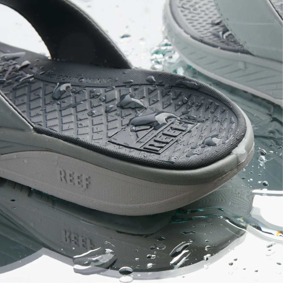 CJ2363_Deckhand_Grey_abovethefold-3.webp