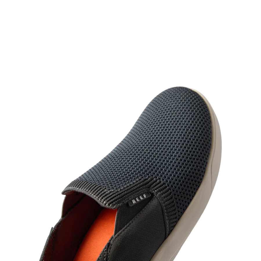 NEPTUNE_SLIP-ON_BLACK_WHITE_CJ8414_3155-900x900-c4cc11b_1.webp