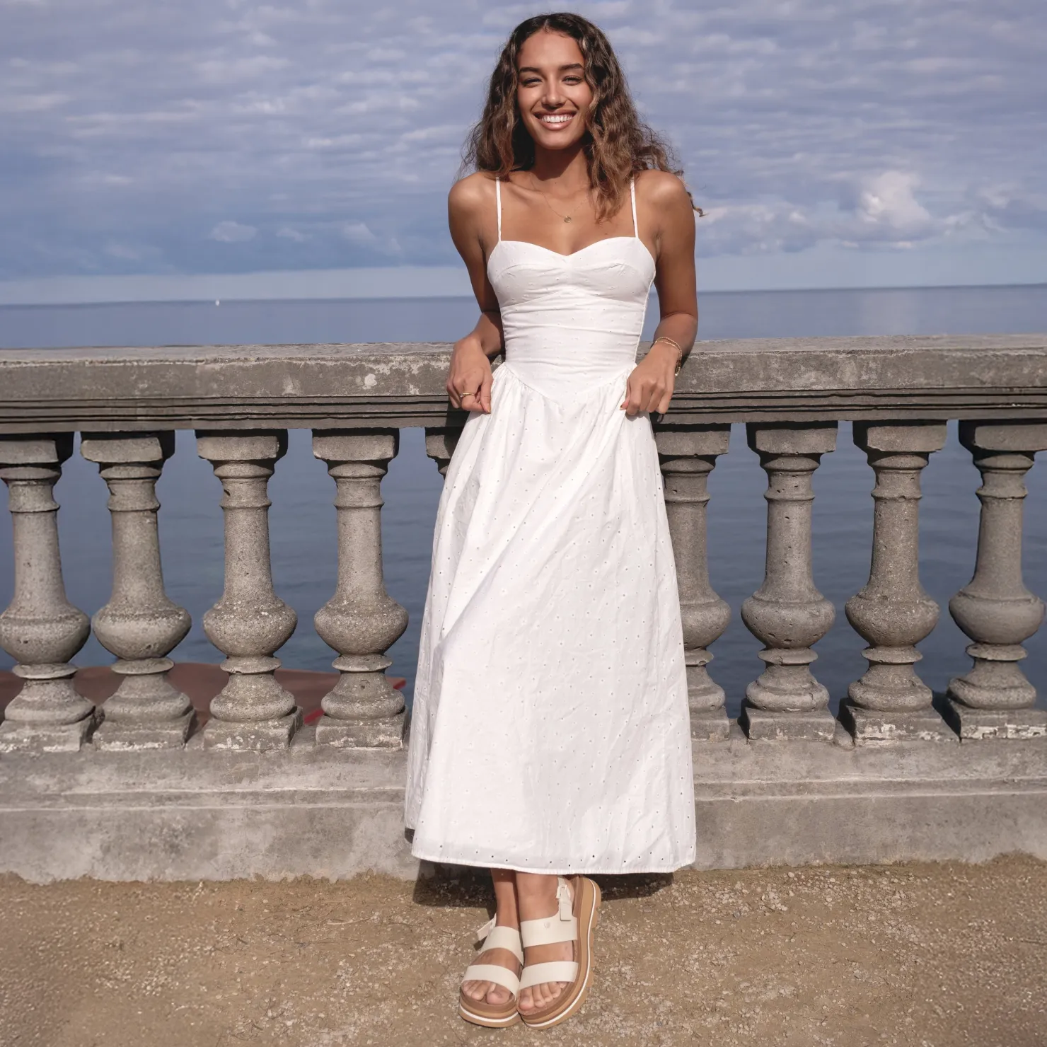 PDP-Vista_Luxe_Liah_White-PDPALT-2.webp