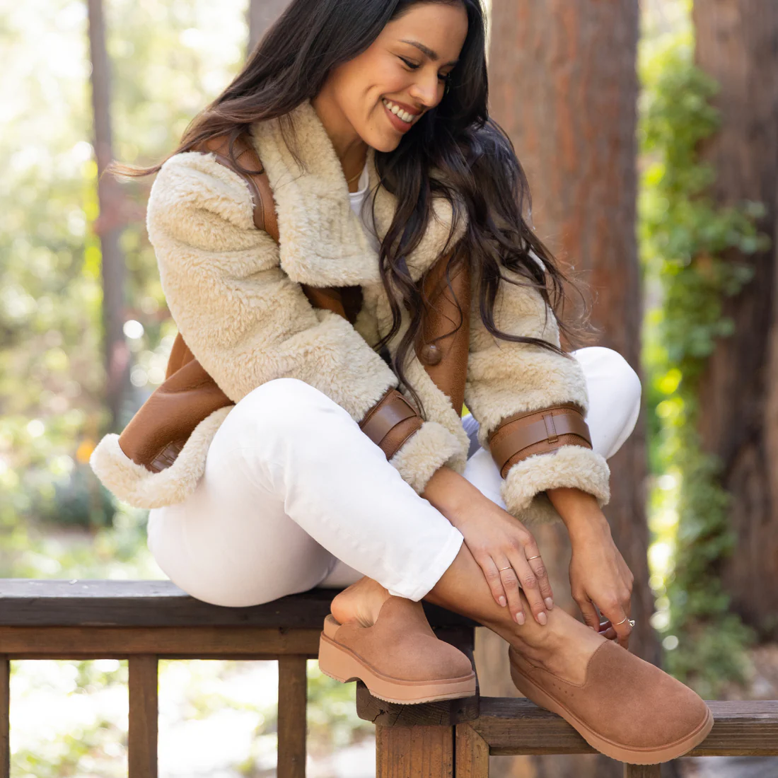 VISTA_SKYE_WALNUT_SUEDE_CJ8747_-_4258-1100x1650-3f59594_1.webp