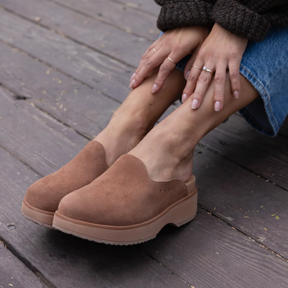 VISTA_SKYE_WALNUT_SUEDE_CJ8747_-_4527-1200x1800-a1b2a97_1.webp